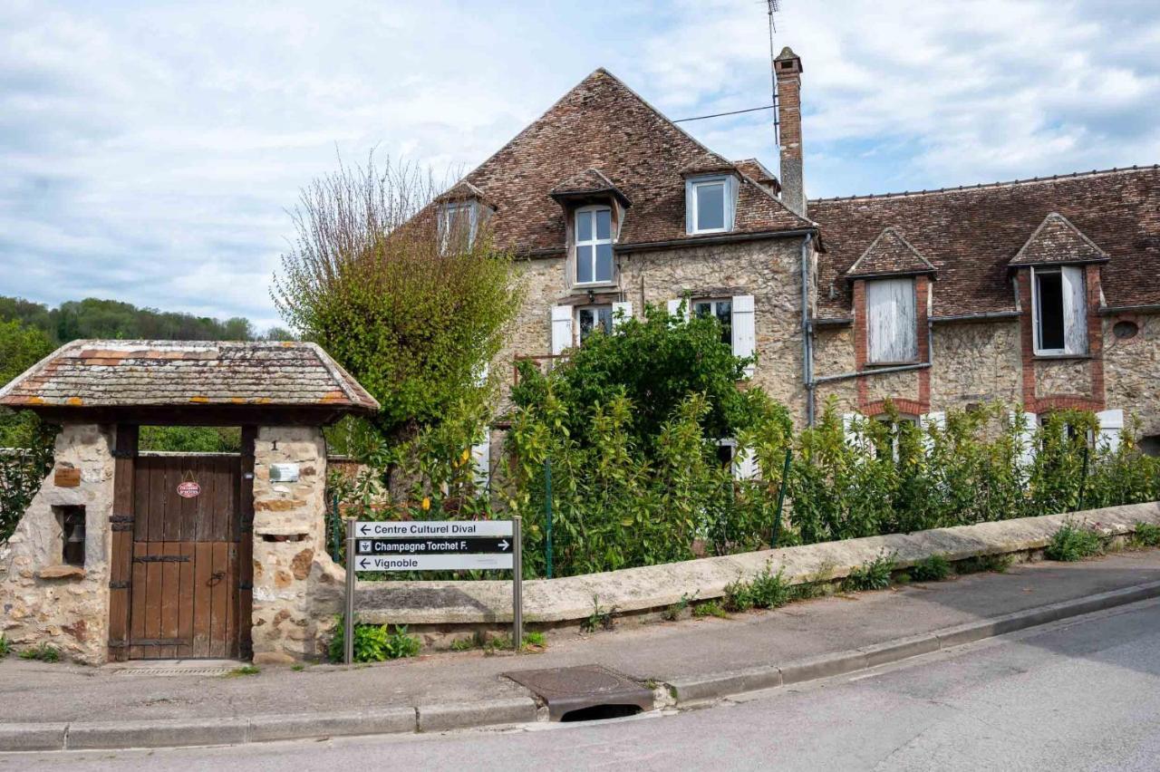 Le Moulin De Cutesson O Dela Du M Bed and Breakfast Villenauxe Exterior foto